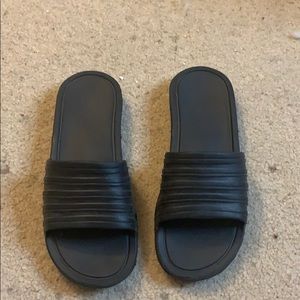 Black FlipFlops